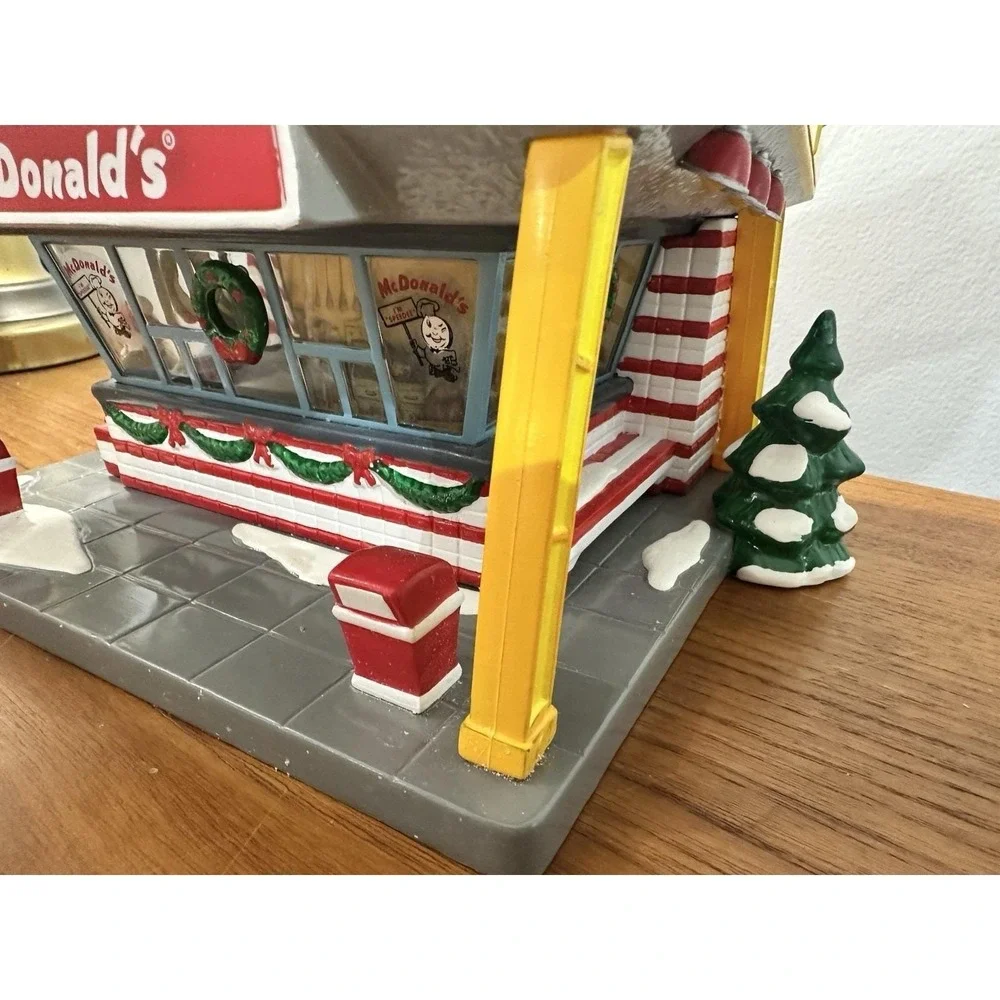 DEPT 56 SNOW VILLAGE‎ MCDONALD'S LIGHT UP 1997 WITH BOX AND CORD